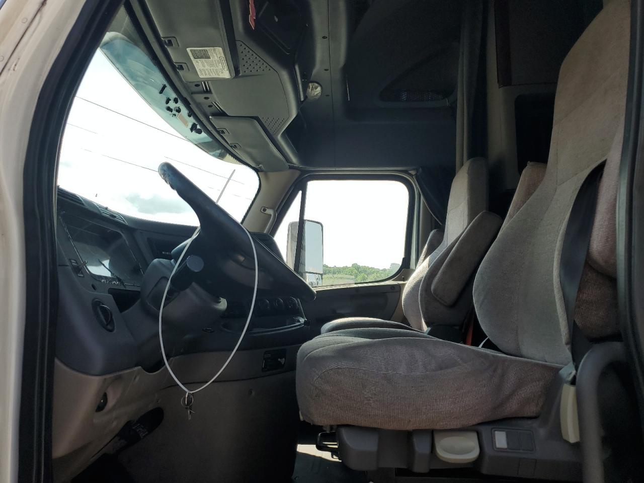 FREIGHTLINER ALL OTHER 2015 VIN 1FUJGLD50FLGL3544 photo 5