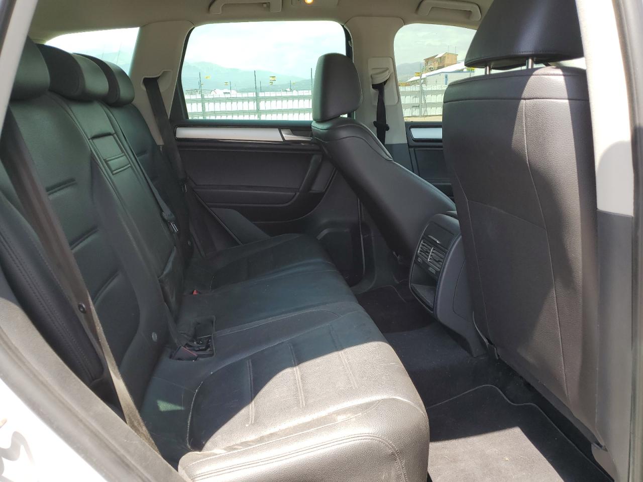 2014 Volkswagen Touareg V6 Tdi VIN: WVGEP9BP9ED000817 Lot: 62390775