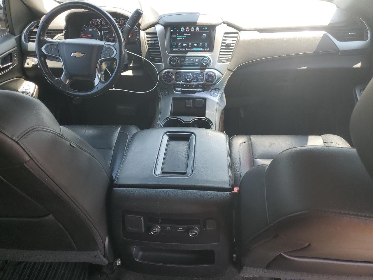 2018 Chevrolet Suburban C1500 Lt VIN: 1GNSCHKC2JR268767 Lot: 62789185