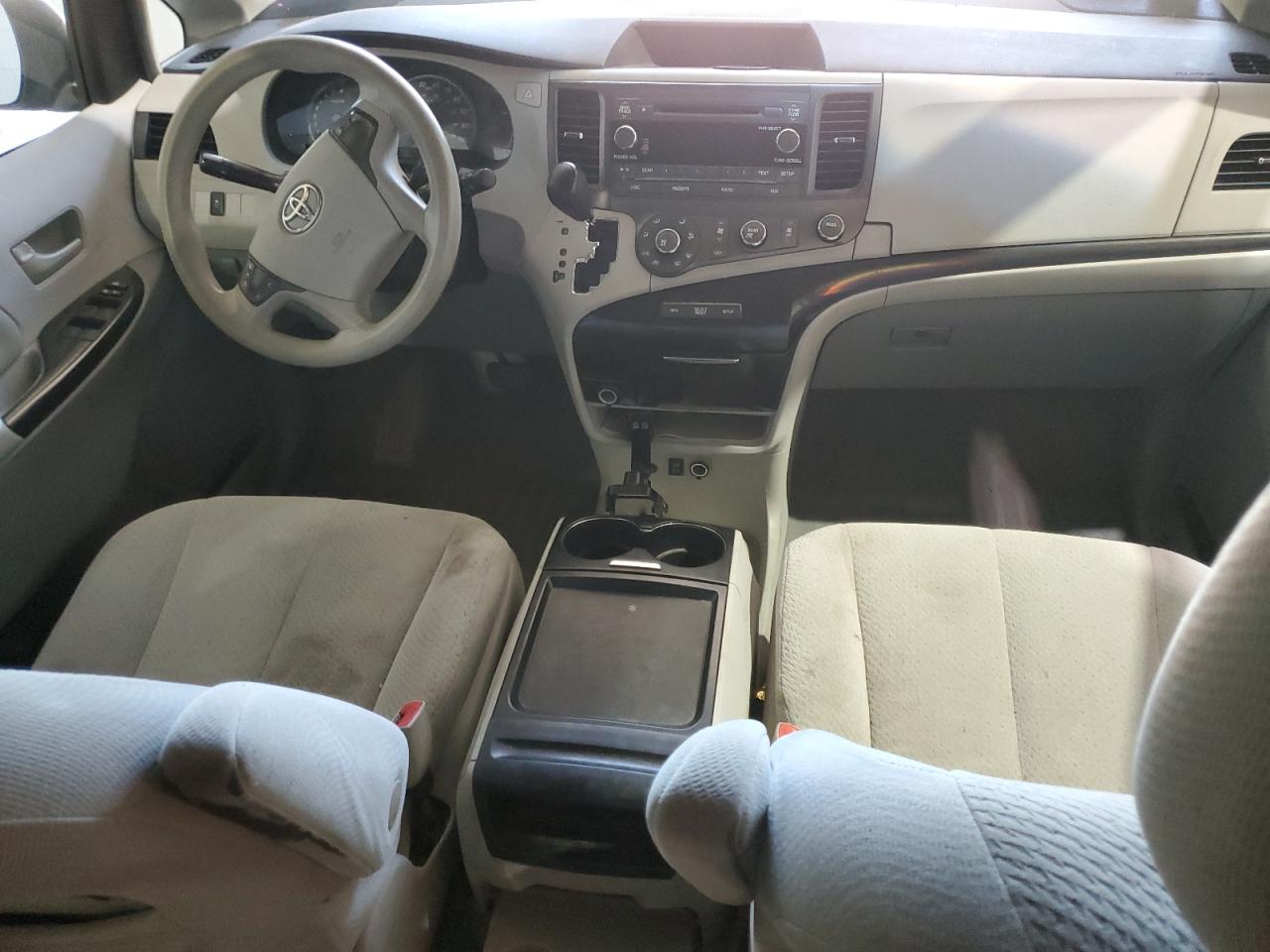 2011 Toyota Sienna Le VIN: 5TDJK3DC2BS008105 Lot: 62466155