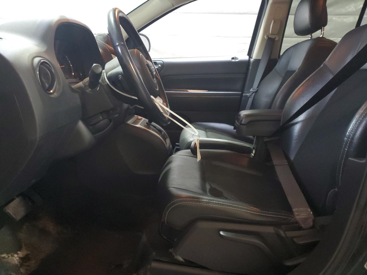 2016 Jeep Compass Latitude VIN: 1C4NJDEB1GD586845 Lot: 61221415
