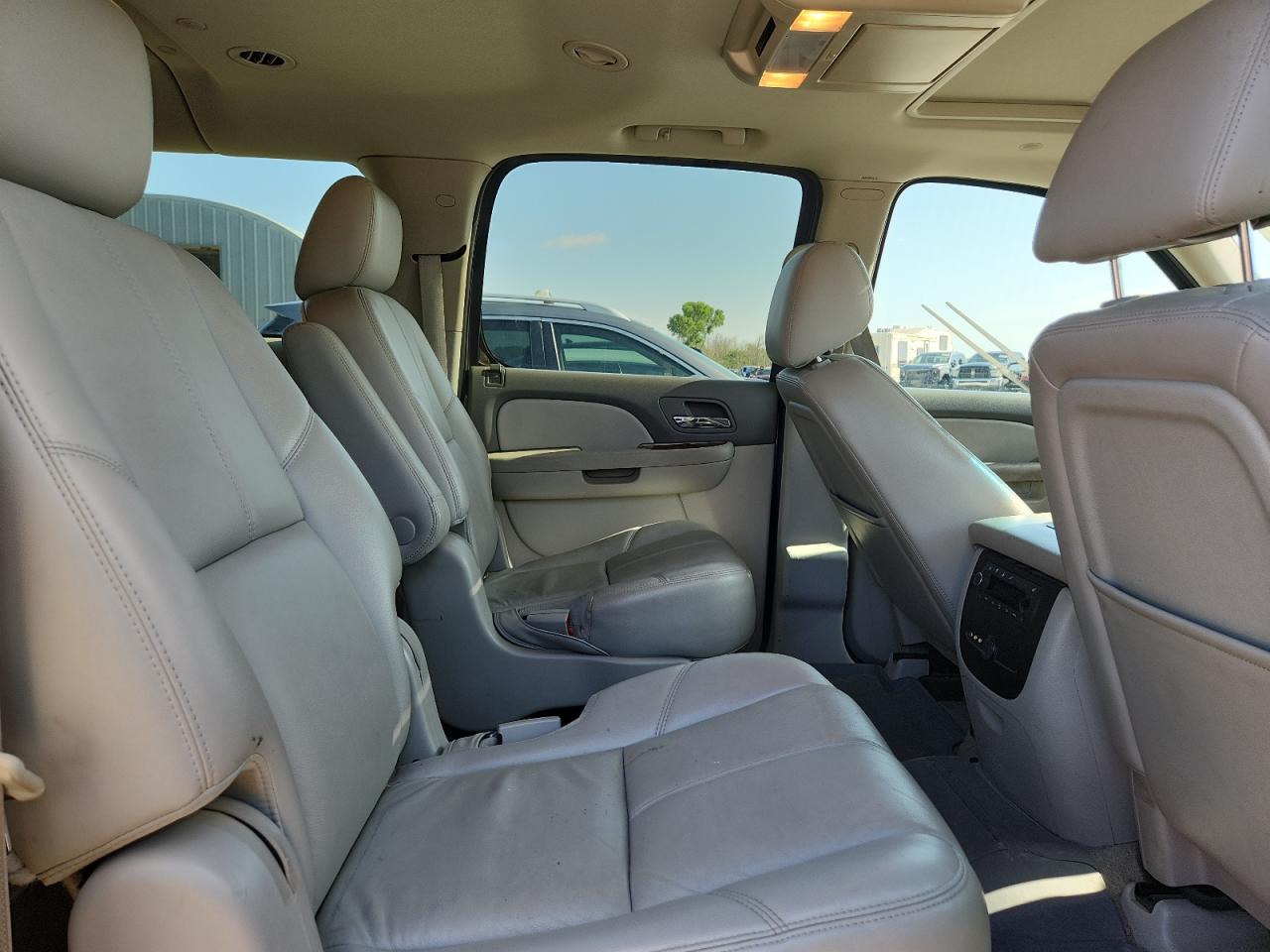 2011 GMC Yukon Xl K1500 Slt VIN: 1GKS2KE38BR401381 Lot: 62092735