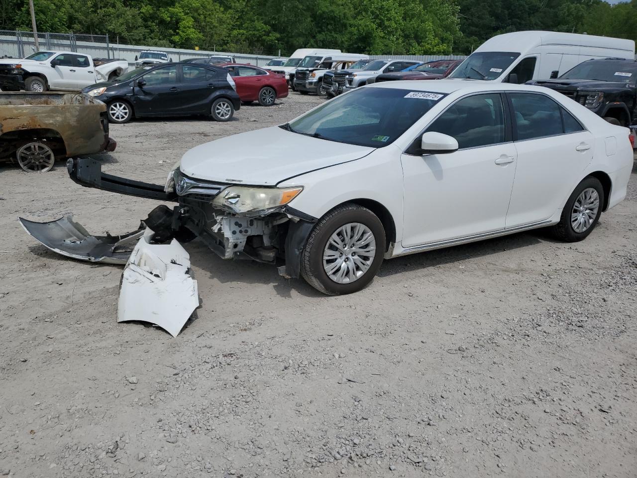 2014 Toyota Camry L zu verkaufen in Hurricane, WV - Front End