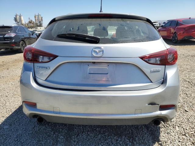  MAZDA 3 2018 Srebrny