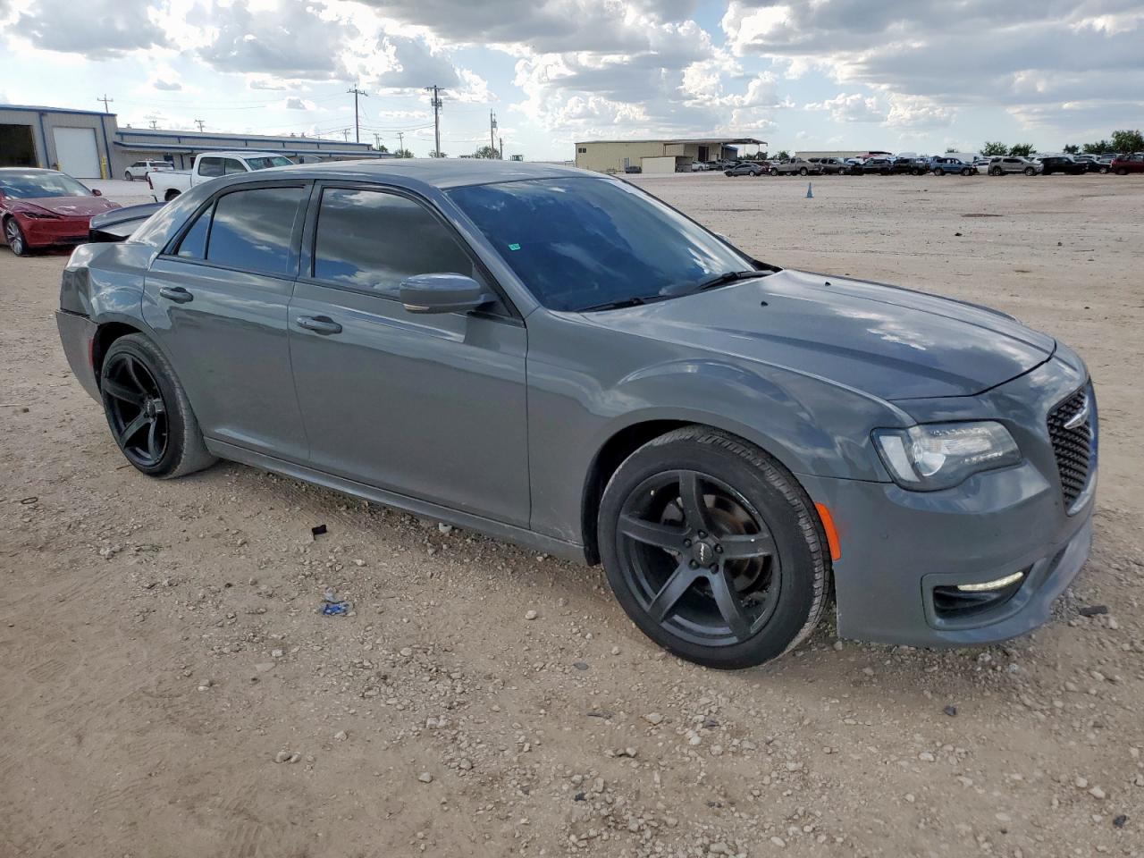 CHRYSLER 300 2018 VIN 2C3CCABG1JH232399 фото 4
