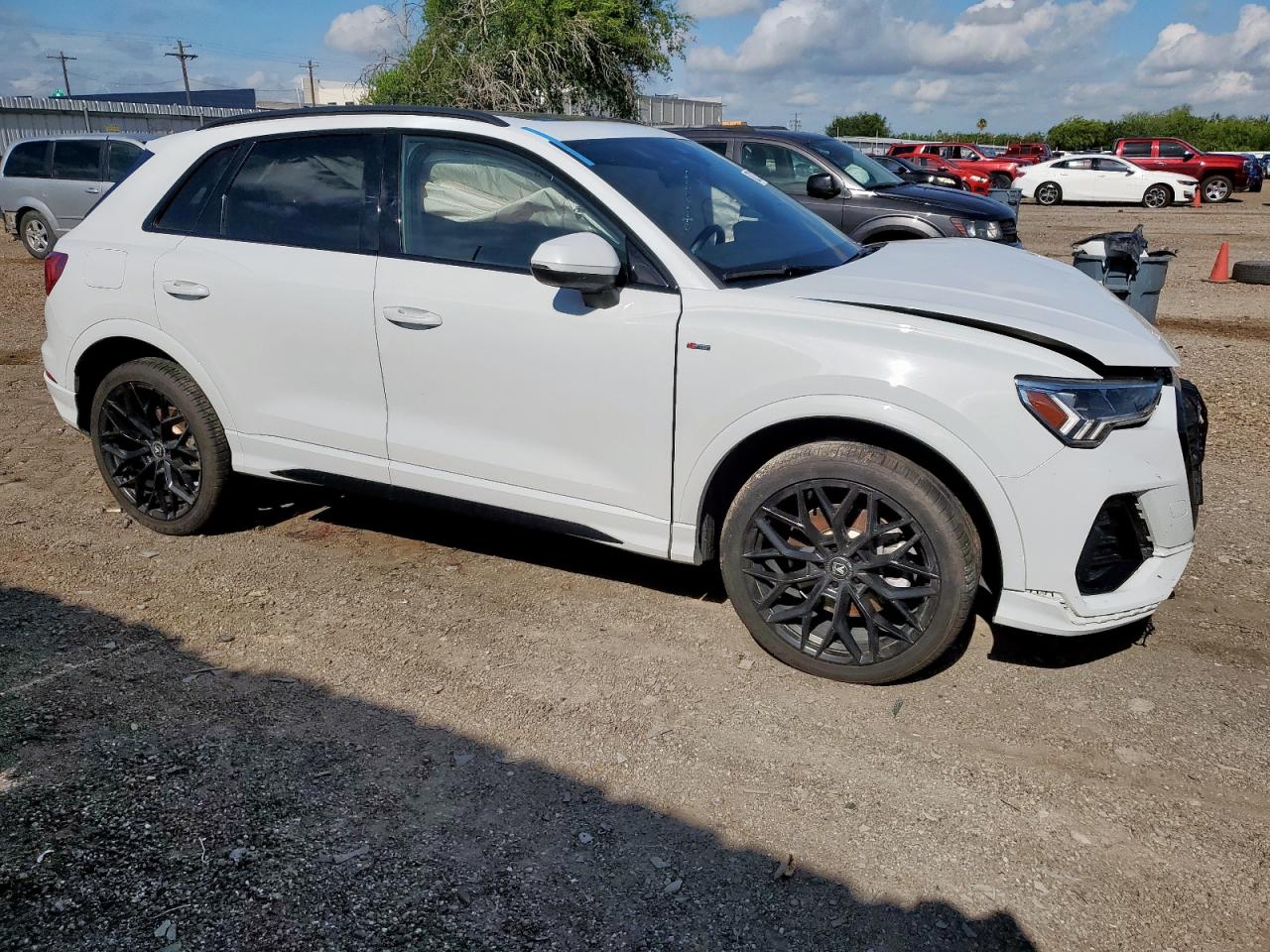 AUDI Q3 2023 VIN WA1EECF32P1092219 photo 4