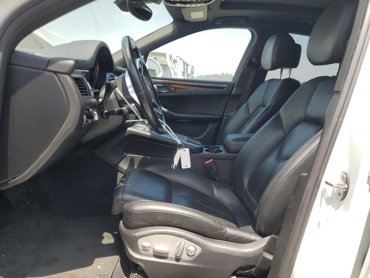 2017 Porsche Macan VIN: WP1AA2A59HLB80515 Lot: 59696085