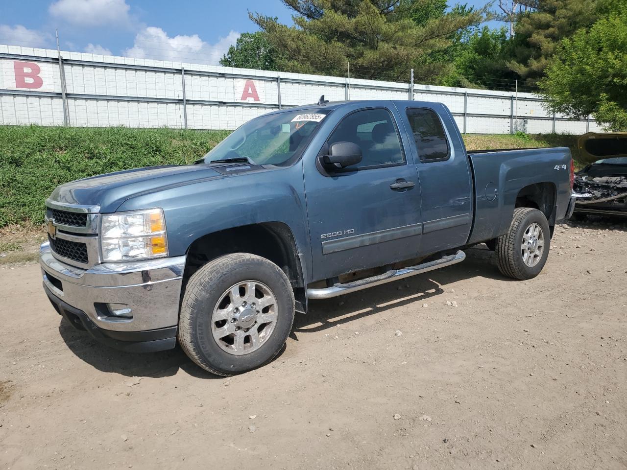 2012 Chevrolet Silverado K2500 Heavy Duty Lt for Sale in Davison, MI - Side