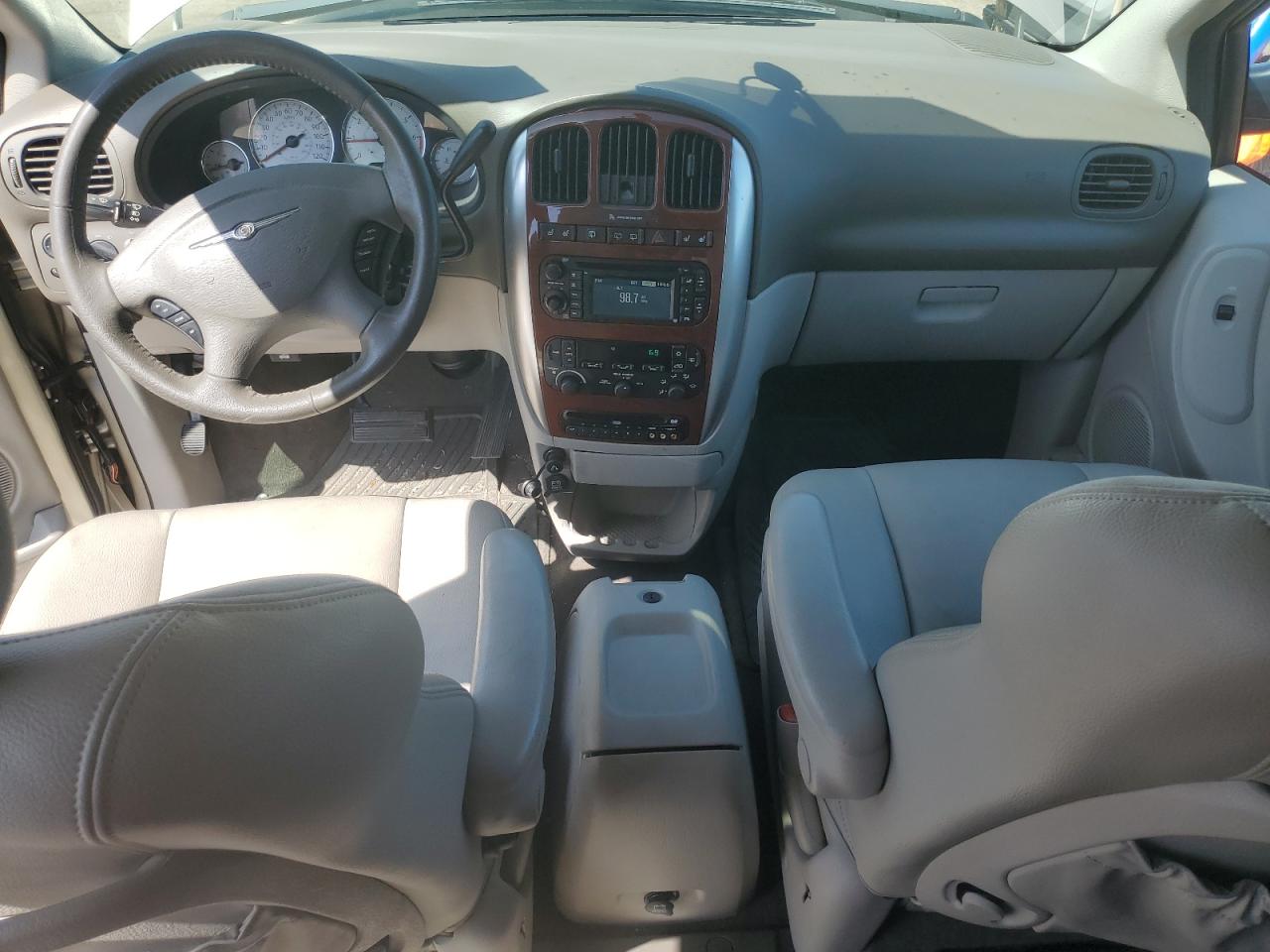 2005 Chrysler Town & Country Limited VIN: 2C8GP64L25R181275 Lot: 62170025