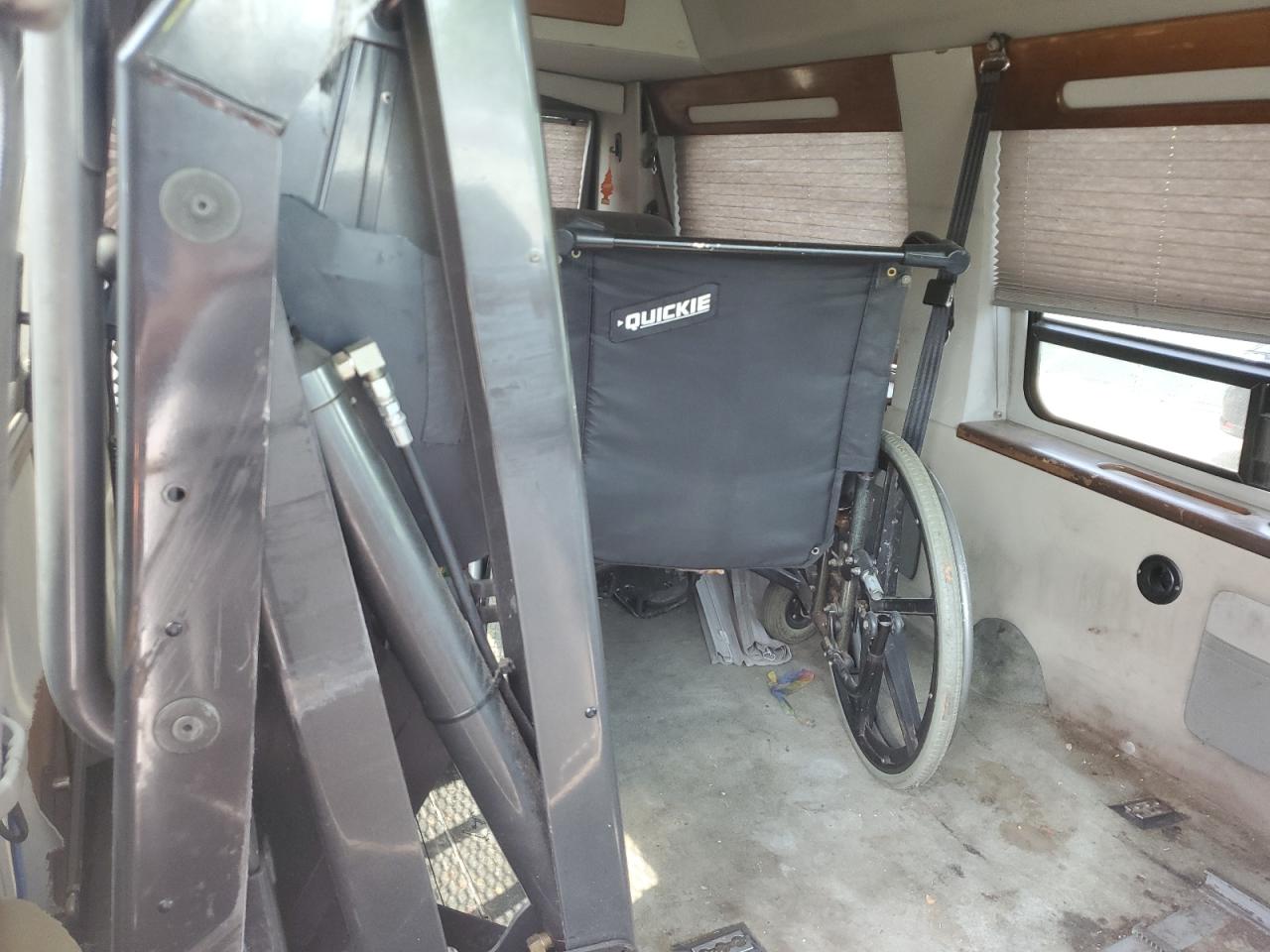 2010 Ford Econoline E150 Van VIN: 1FDNE1EL1ADA05830 Lot: 62006825