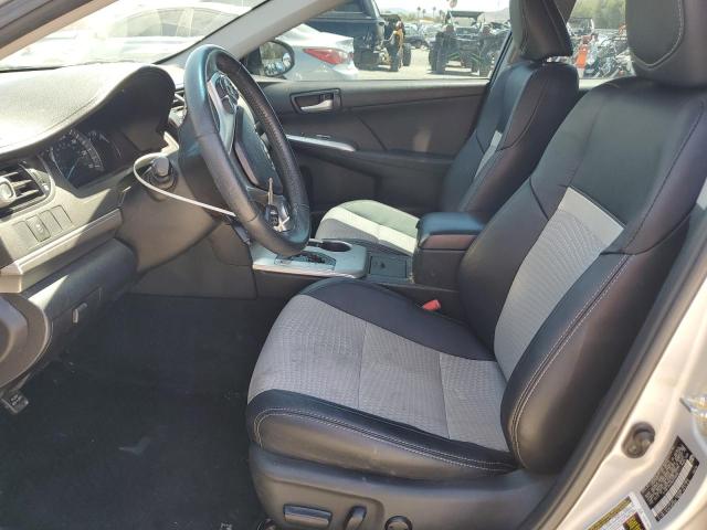 Sedans TOYOTA CAMRY 2013 Srebrny