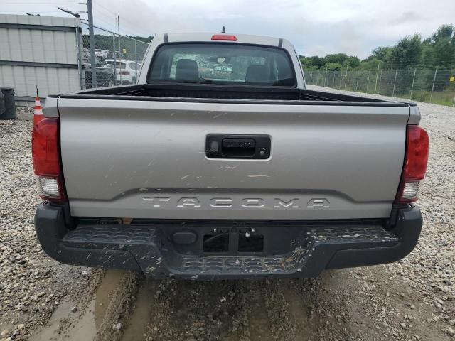  TOYOTA TACOMA 2018 Srebrny