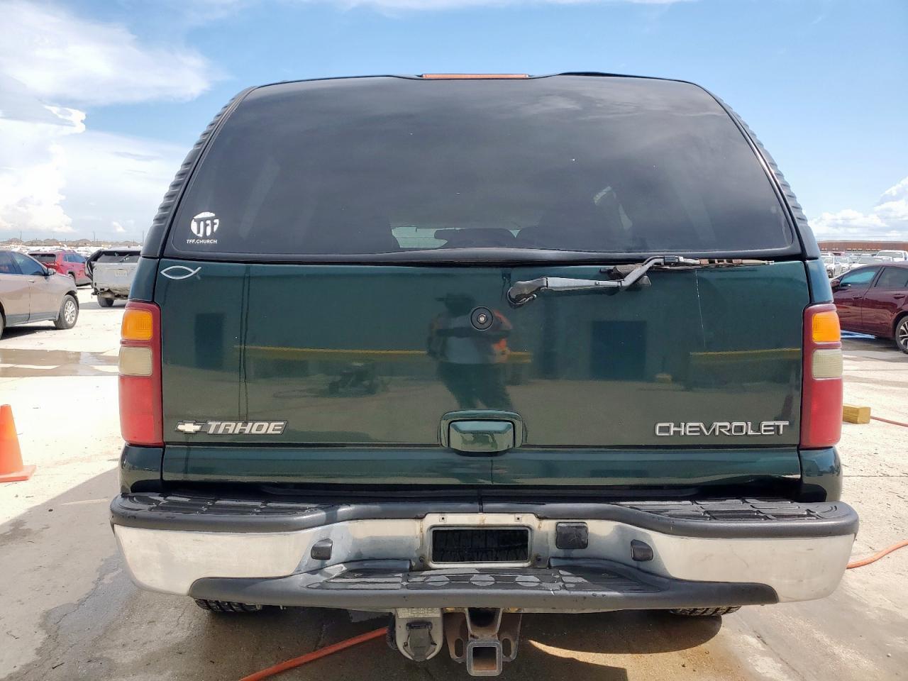 2002 Chevrolet Tahoe C1500 VIN: 1GNEC13Z42R275826 Lot: 62420105