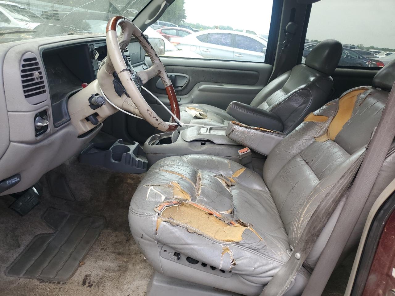 1998 Chevrolet Suburban C1500 VIN: 1GNEC16R6WJ357136 Lot: 62788285