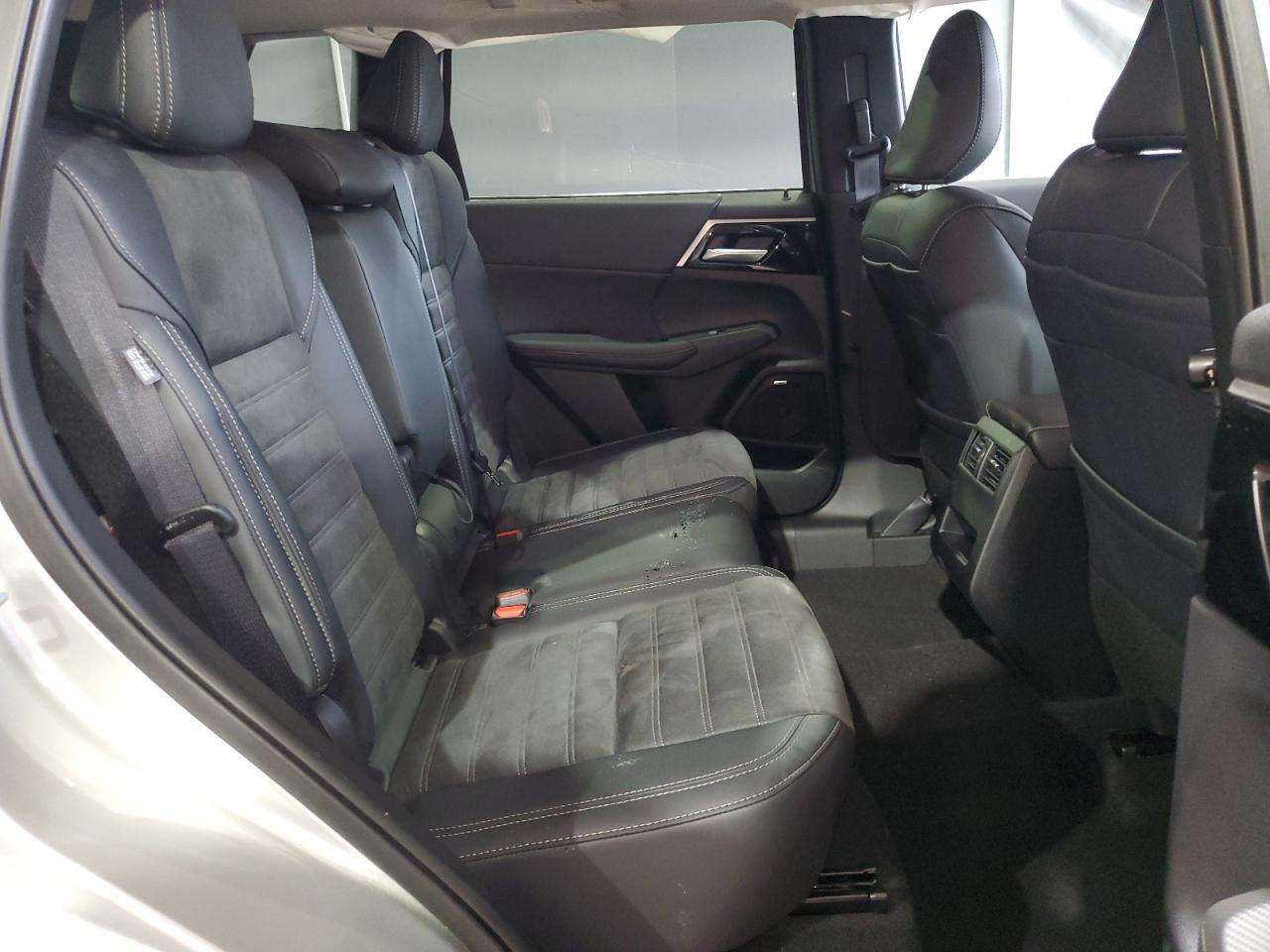 MITSUBISHI OUTLANDER 2025 VIN JA4J4VA8XSZ033834 фото 11