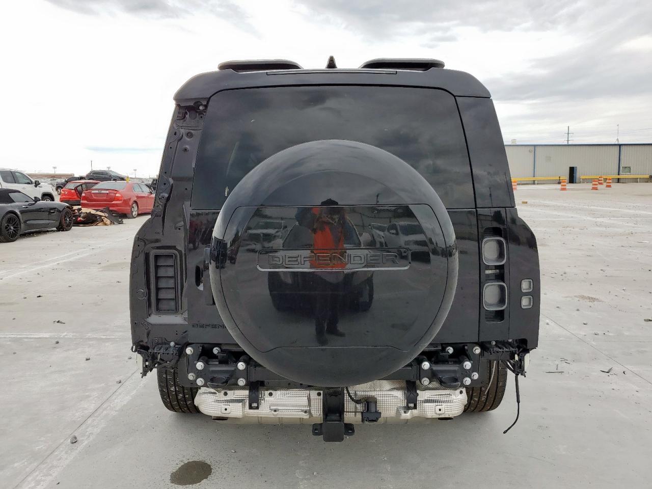 2024 Land Rover Defender 130 X VIN: SALEXFEU6R2299990 Lot: 60222775