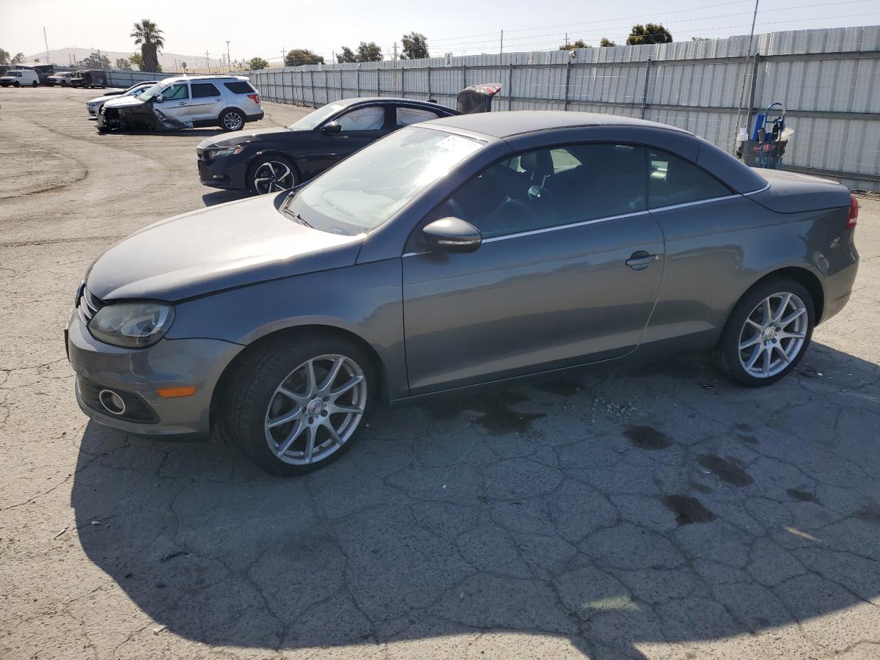 WVWFW7AH4CV006428 VOLKSWAGEN EOS Photo 1