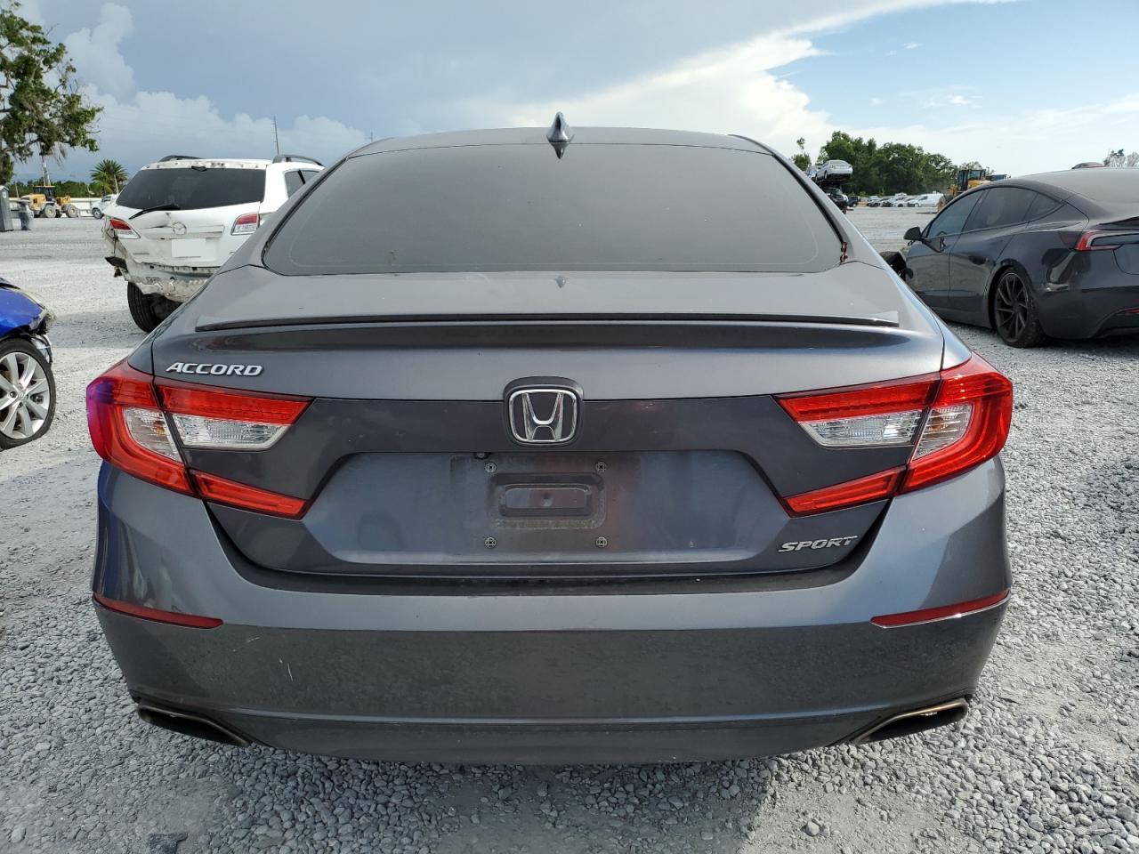 2018 Honda Accord Sport VIN: 1HGCV1F3XJA111559 Lot: 60027725