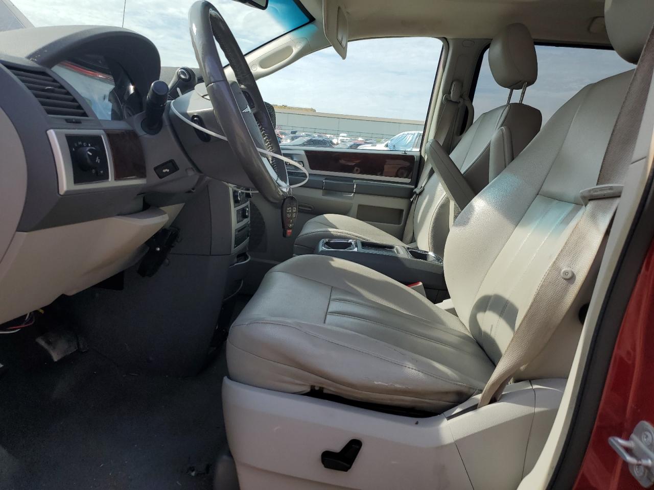 2010 Chrysler Town & Country Touring VIN: 2A4RR5DX2AR136603 Lot: 62860835