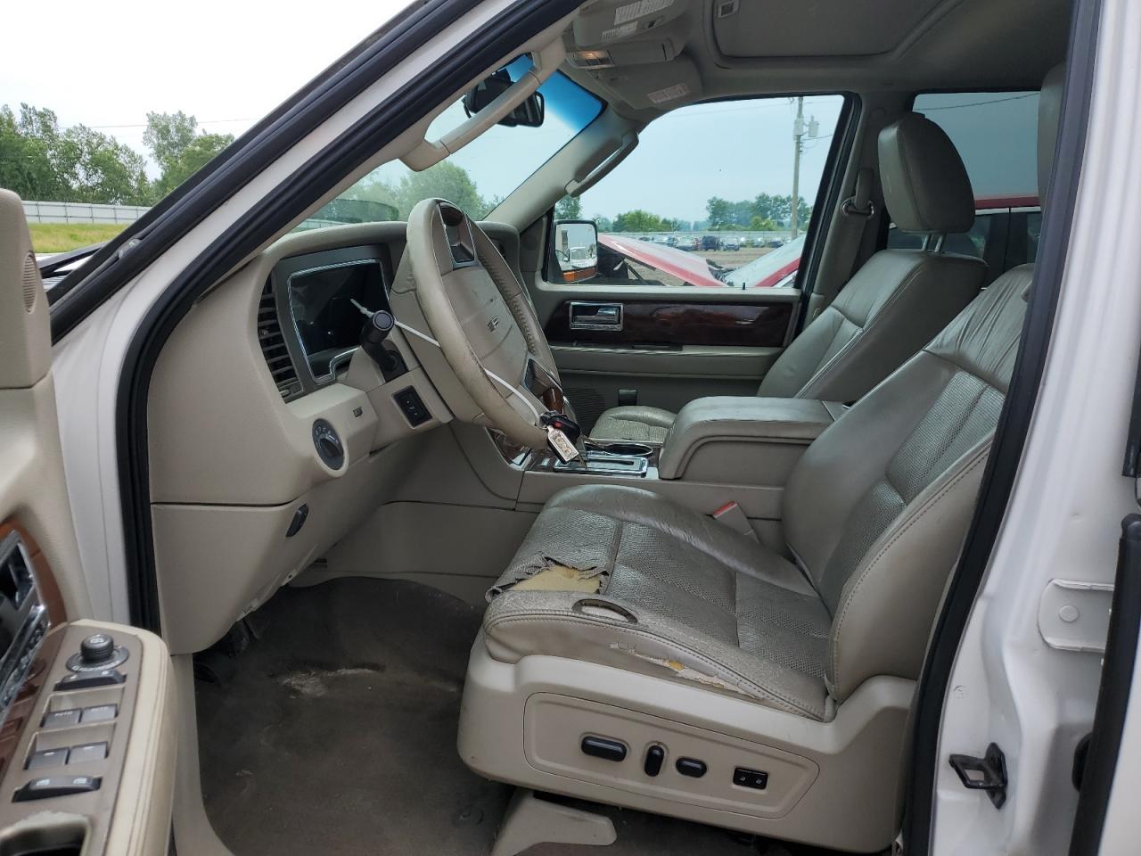 2011 Lincoln Navigator L VIN: 5LMJJ3J50BEJ08548 Lot: 61349845