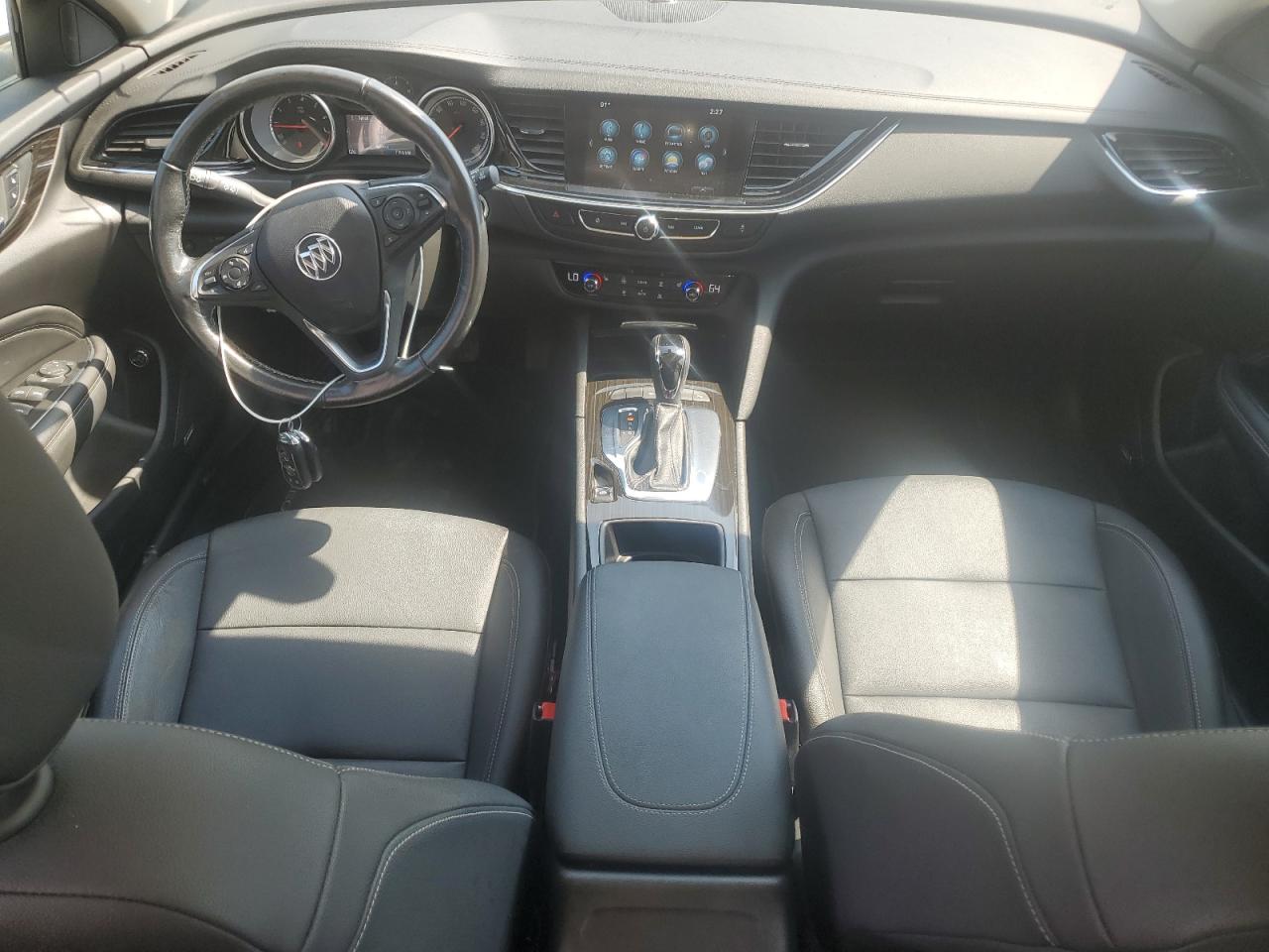 2018 Buick Regal Tourx Essence VIN: W04GV8SX5J1112307 Lot: 59946395