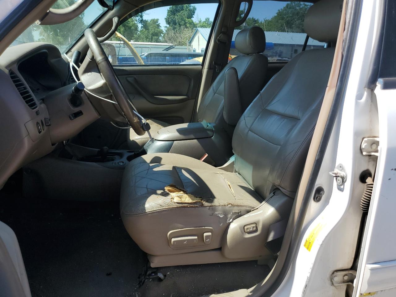 2002 Toyota Sequoia Sr5 VIN: 5TDBT44A42S085435 Lot: 61543035