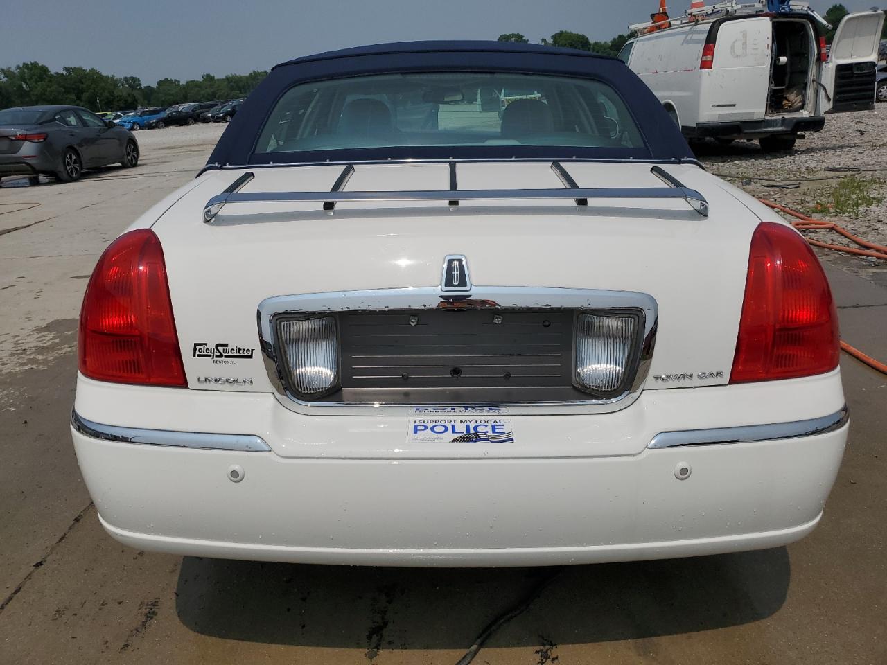 2005 Lincoln Town Car Signature VIN: 1LNHM81WX5Y623185 Lot: 59040285