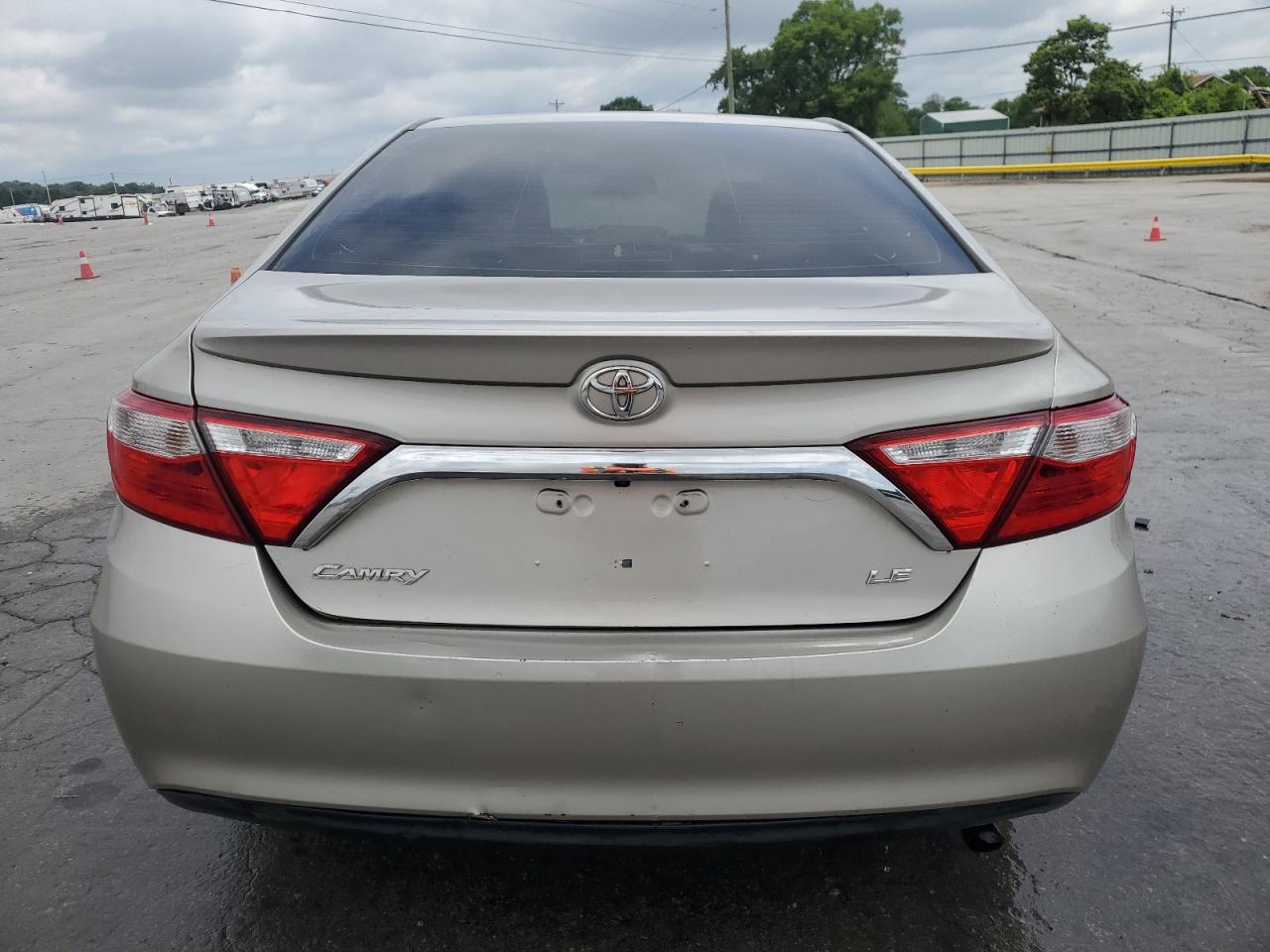 2015 Toyota Camry Le VIN: 4T4BF1FK7FR486122 Lot: 61187135