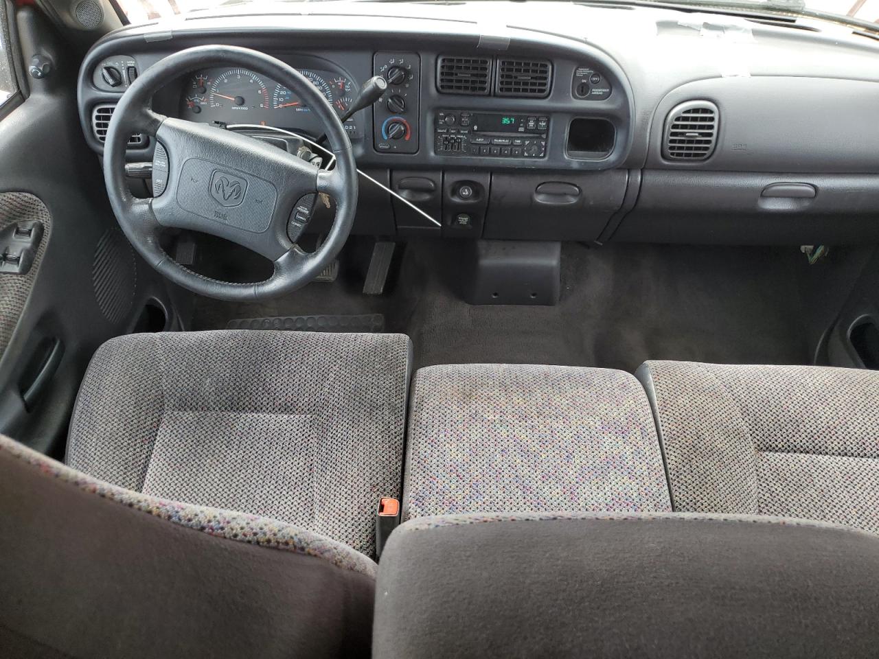 2000 Dodge Ram 1500 VIN: 1B7HC13Z6YJ139842 Lot: 61007955
