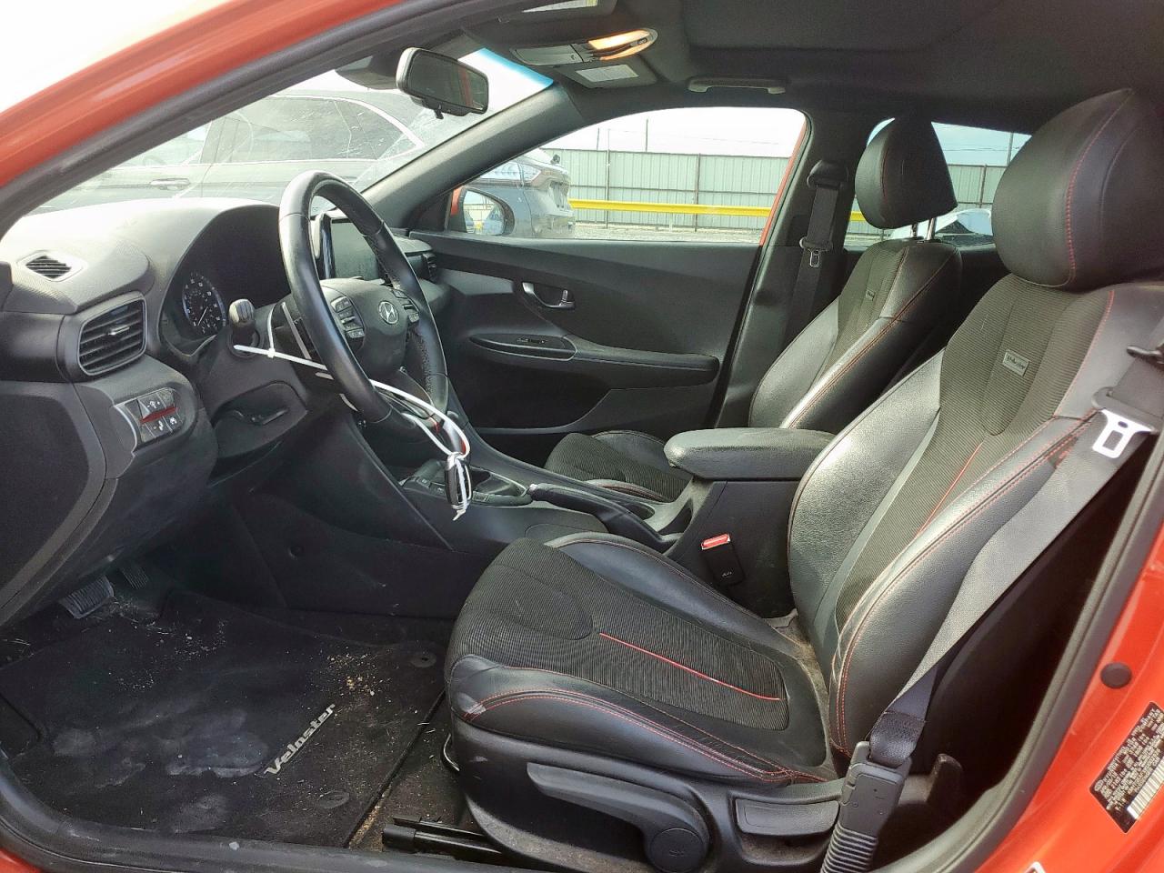 2019 Hyundai Veloster Base VIN: KMHTG6AFXKU002926 Lot: 61302865
