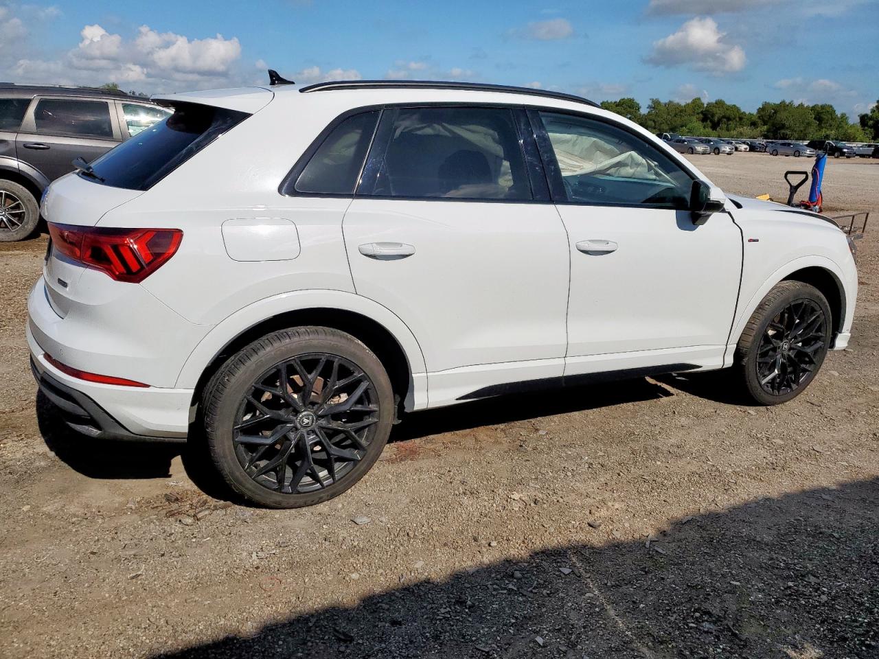 AUDI Q3 2023 VIN WA1EECF32P1092219 photo 3