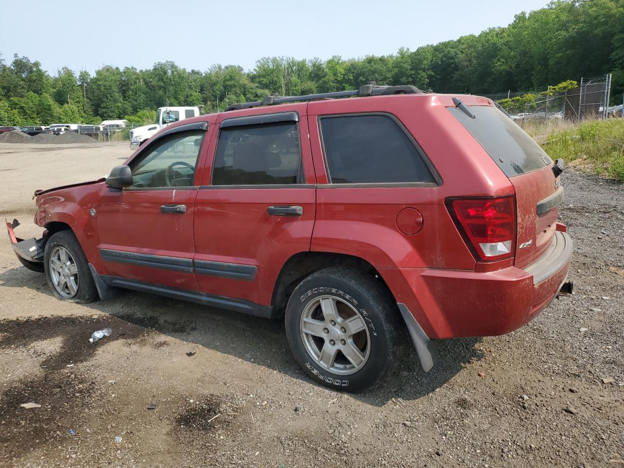 2005 Jeep Grand Cherokee Laredo red null gas 1J4HR48N95C610401 photo #3