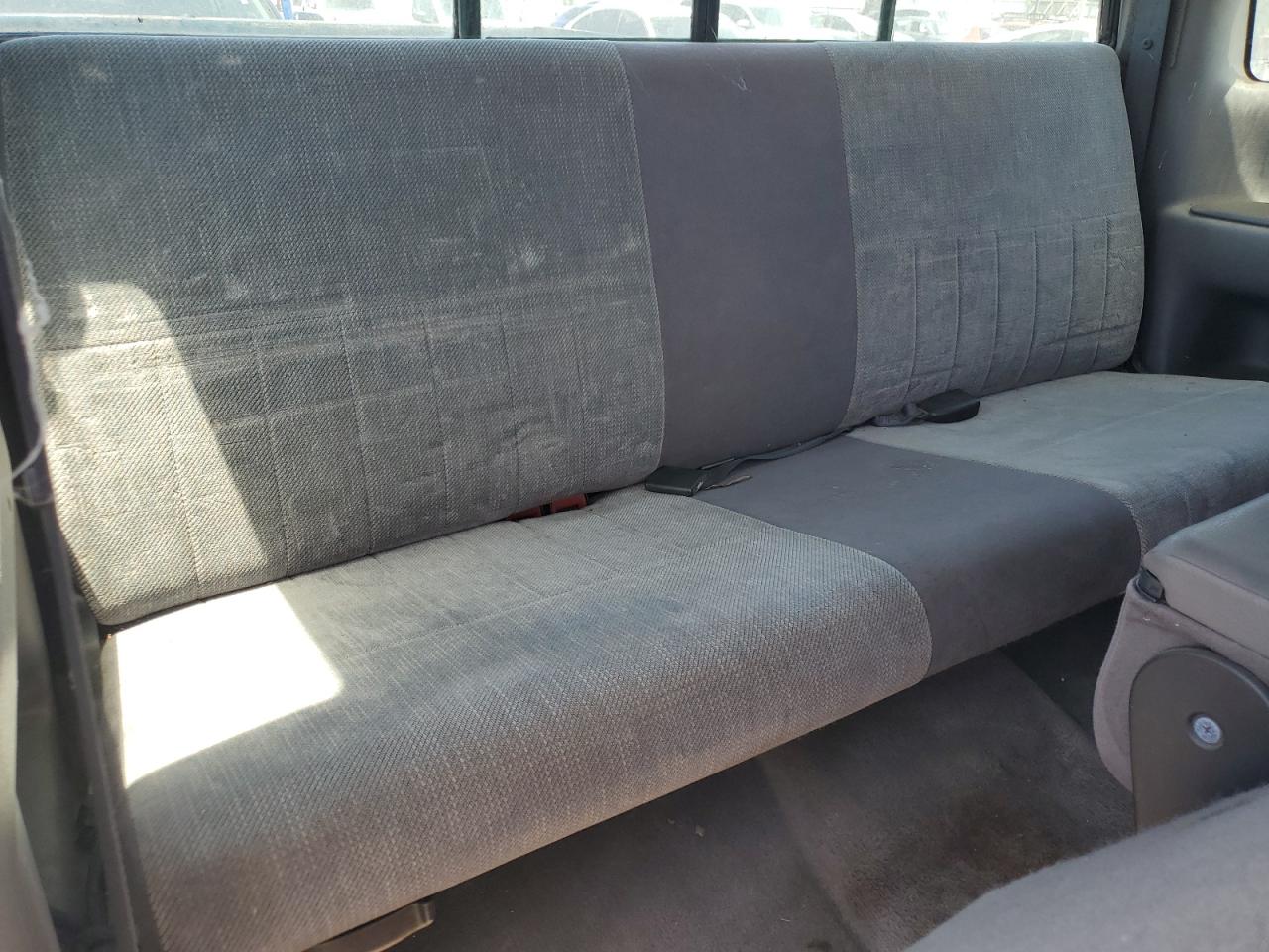 1996 Dodge Ram 2500 VIN: 3B7KC23Z1TM196165 Lot: 61874945