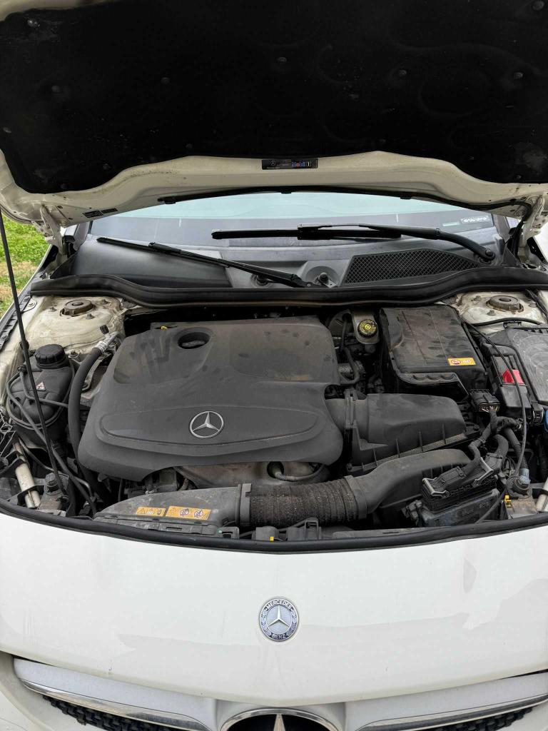 Sedans MERCEDES-BENZ CLA-CLASS 2014 White