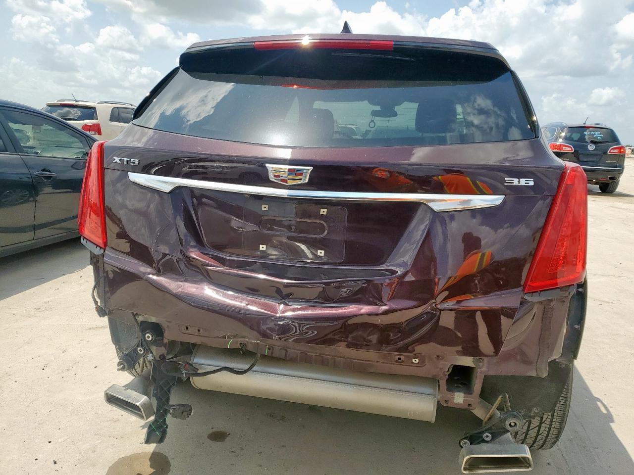 2017 Cadillac Xt5 Luxury VIN: 1GYKNBRS1HZ195702 Lot: 61842675