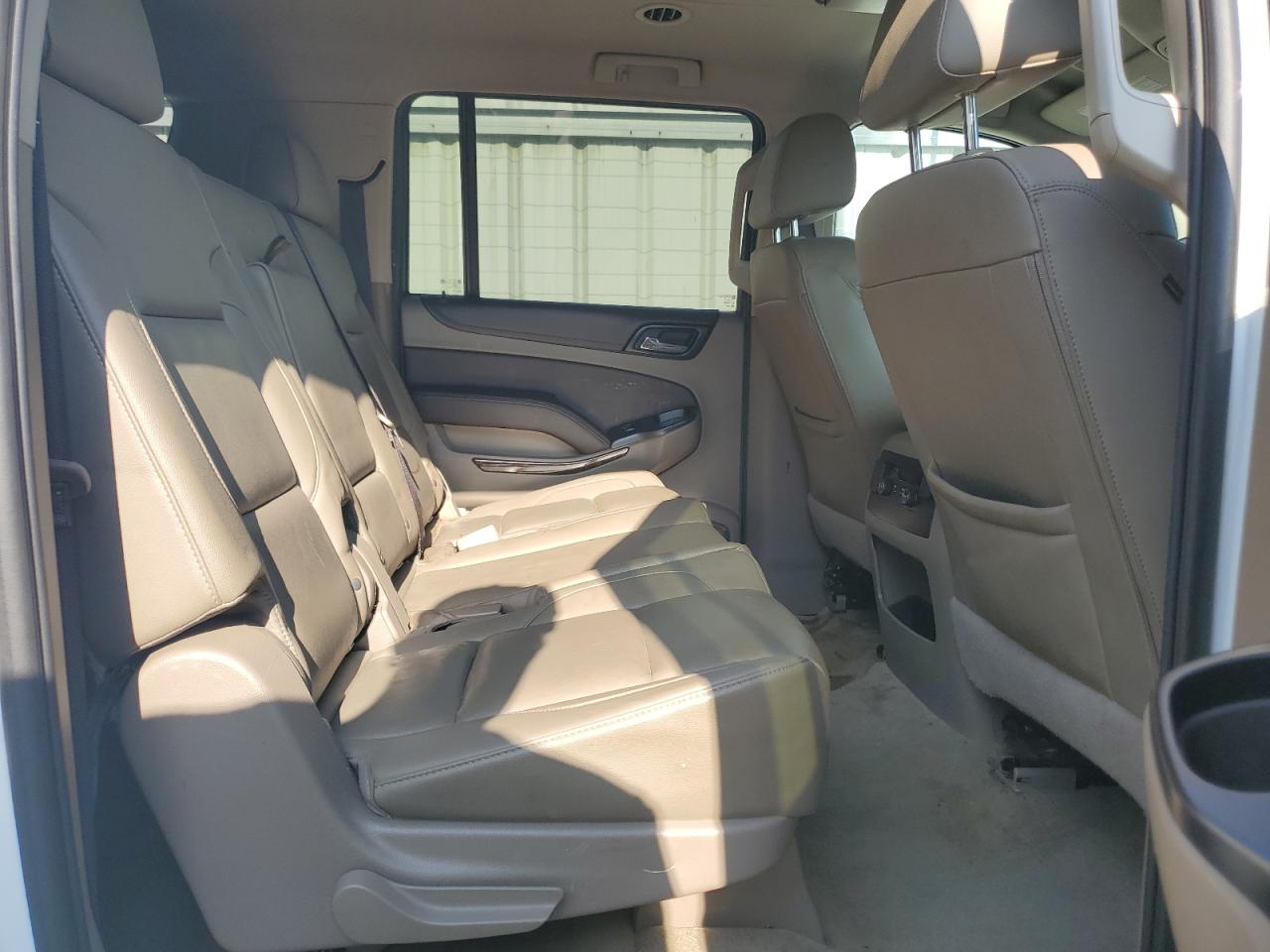 2018 Chevrolet Suburban C1500 Lt VIN: 1GNSCHKC2JR235767 Lot: 60901605