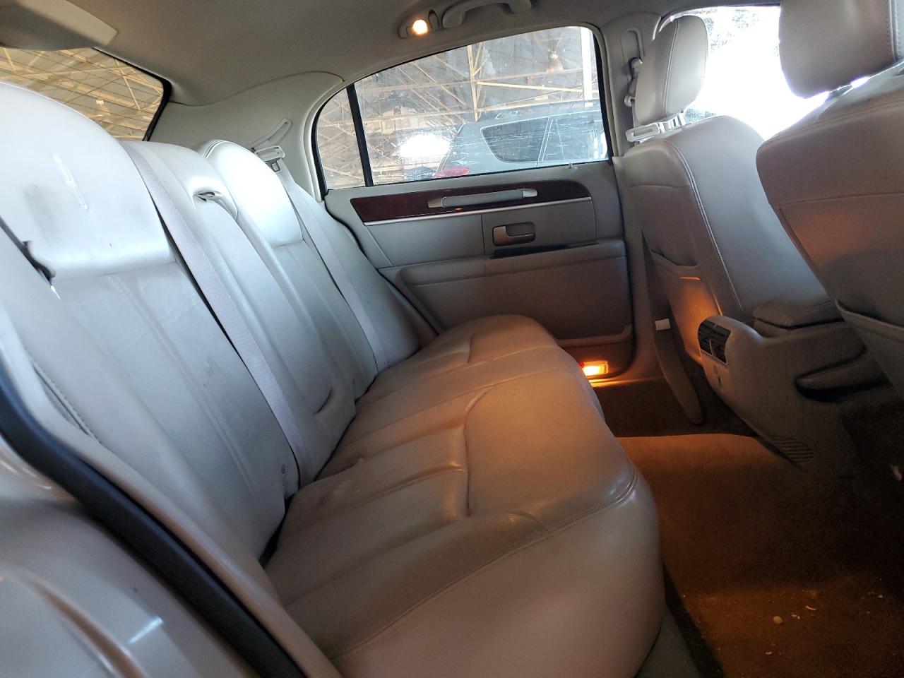 2009 Lincoln Town Car Signature Limited VIN: 2LNHM82V49X623548 Lot: 62325635