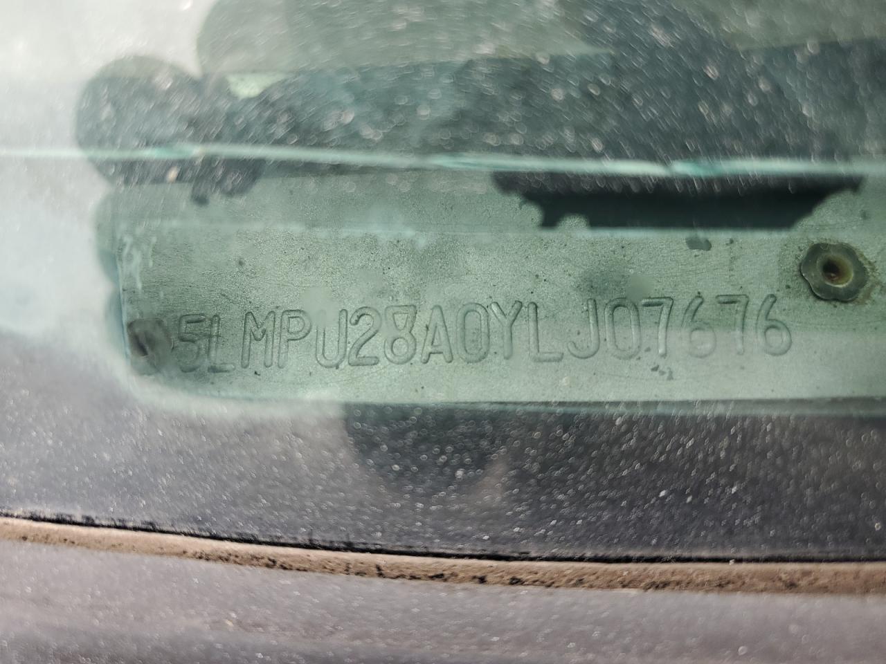 2000 Lincoln Navigator VIN: 5LMPU28A0YLJ07676 Lot: 60346655