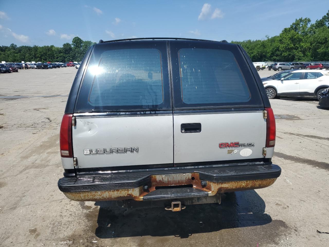1993 GMC Suburban K1500 VIN: 1GKFK16K3PJ739522 Lot: 61732115
