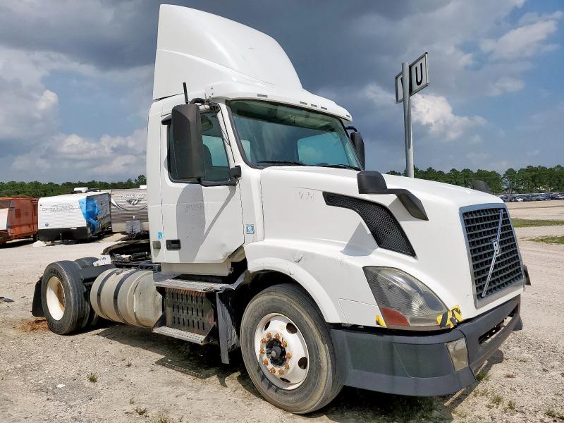2014 Volvo Vnl Semi Truck