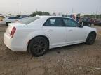 2016 Chrysler 300 S zu verkaufen in Woodhaven, MI - Front End
