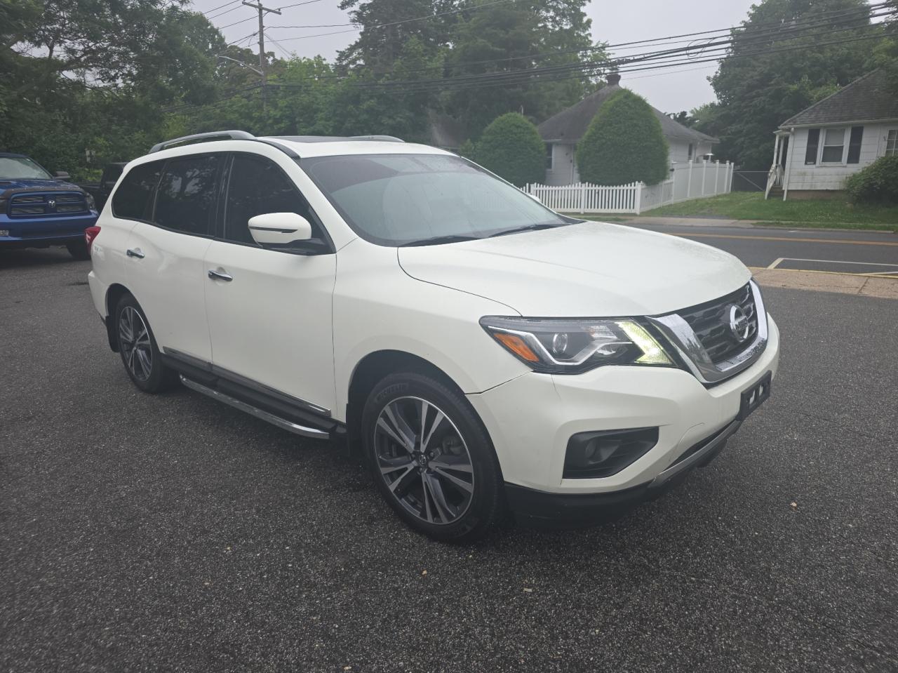 2020 Nissan Pathfinder Platinum продається в Brookhaven, NY - Minor Dent/Scratches