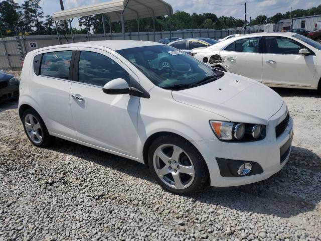 Hatchbacks CHEVROLET SONIC 2015 Biały