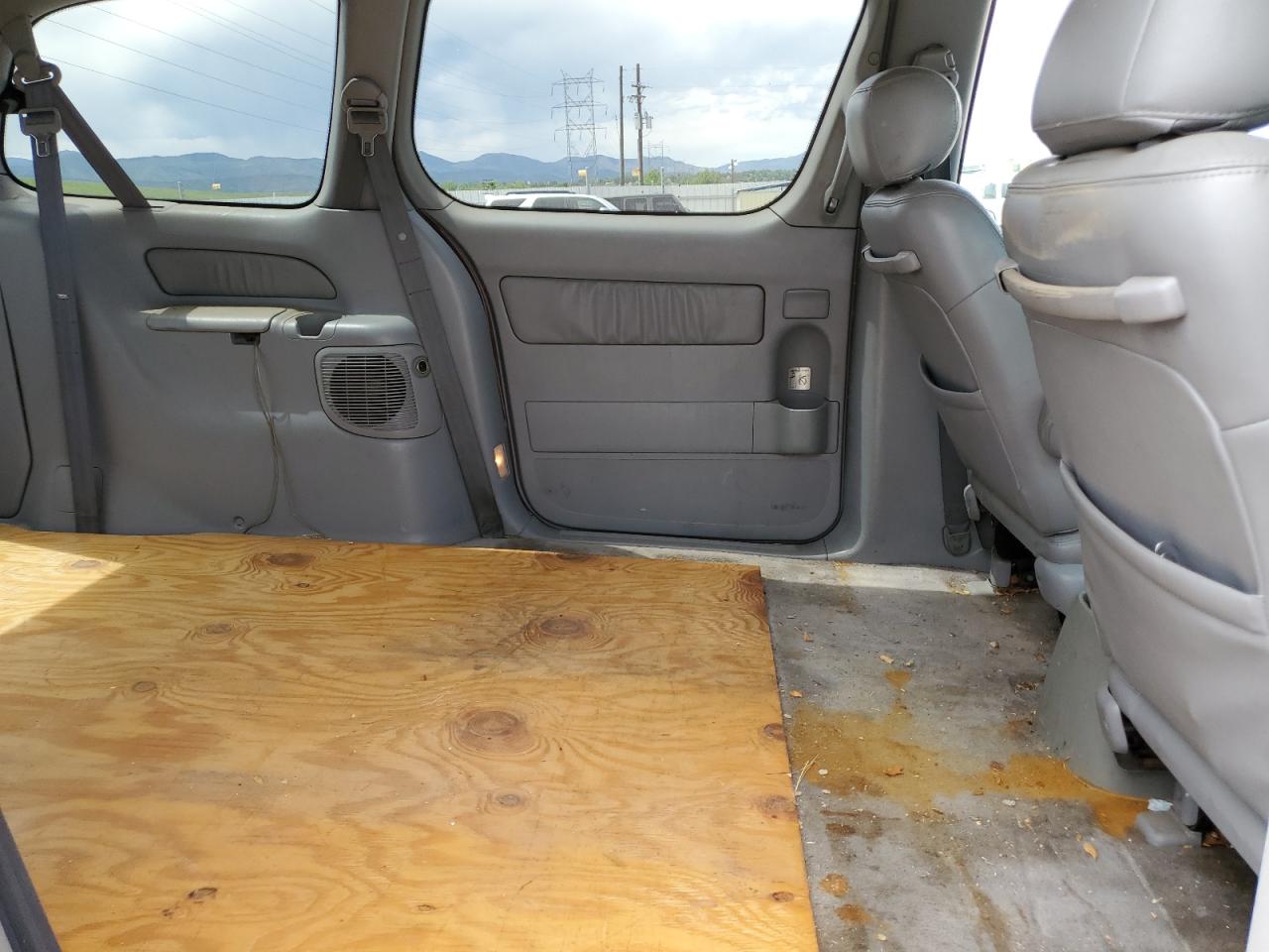 2000 Toyota Sienna Le VIN: 4T3ZF13C8YU306498 Lot: 60357305