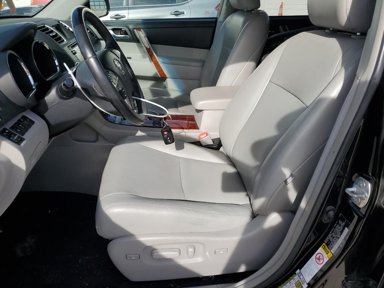 5tddk3eh0ds175928 5TDDK3EH0DS175928 2013 Toyota Highlander Limited