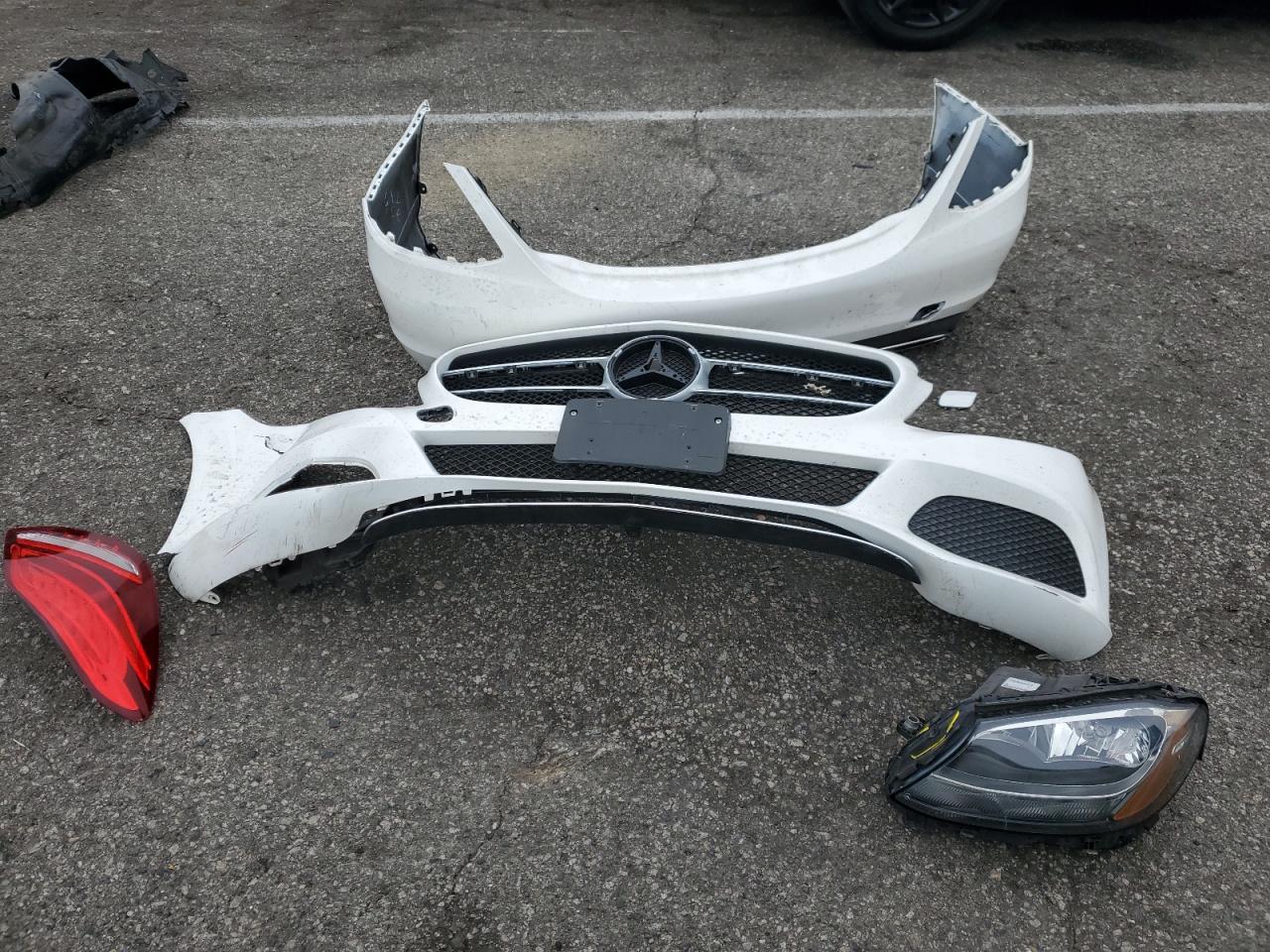 2015 Mercedes-Benz C 300 VIN: 55SWF4JB1FU053525 Lot: 57642055