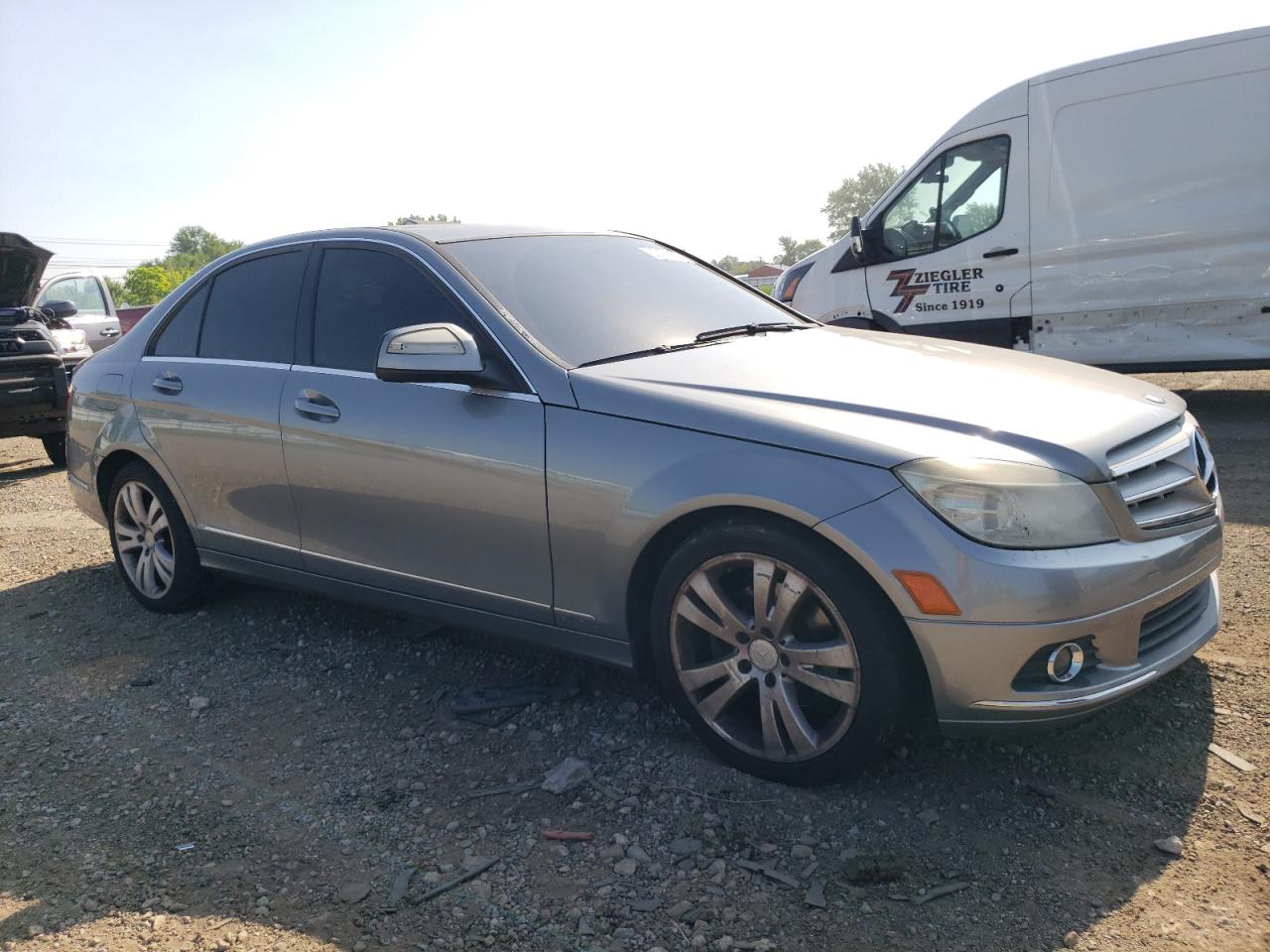 MERCEDES-BENZ C-CLASS 2009 VIN WDDGF81X09F237739 photo 4