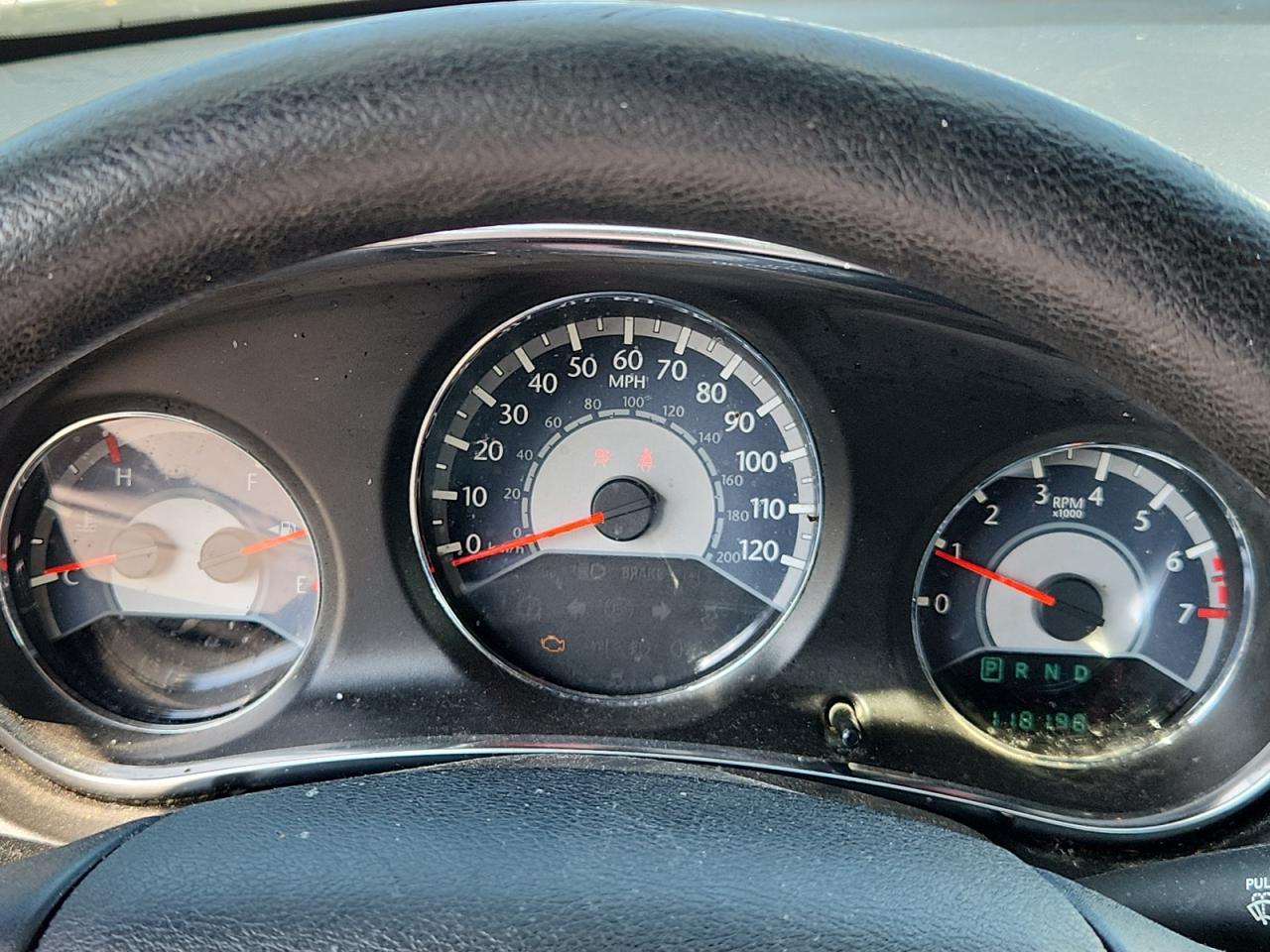 CHRYSLER 200 2014 VIN 1C3CCBAB0EN122260 фото 9