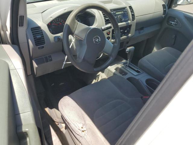 Pickups NISSAN FRONTIER 2013 Biały