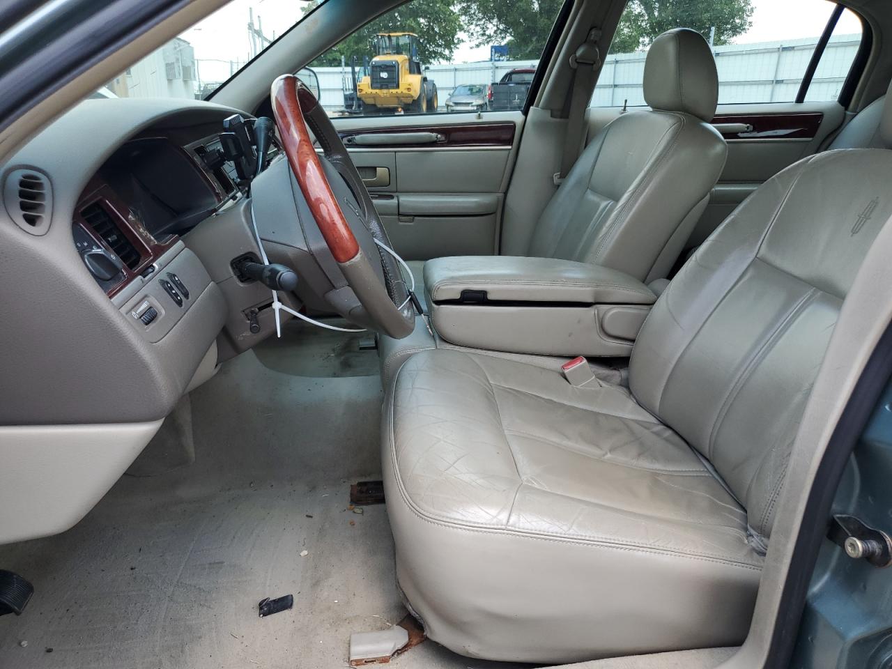 2005 Lincoln Town Car Signature Limited VIN: 1LNHM82W35Y616965 Lot: 61738615